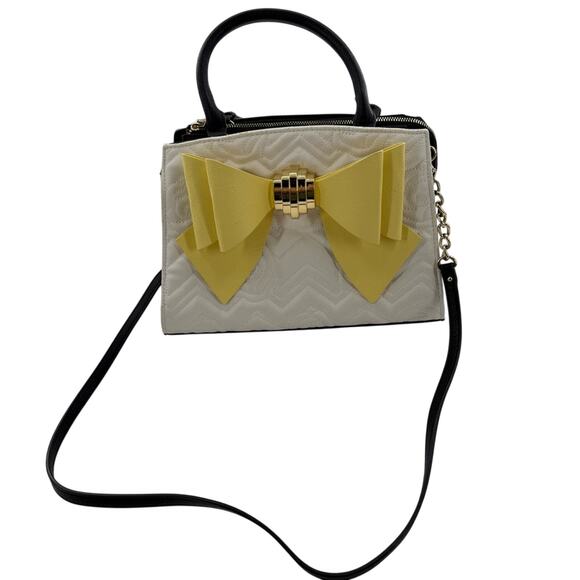 Betsey Johnson Handbags - Betsey Johnson Faux Leather Quilted Big Bow Gold Hardware Purse Removable Strap